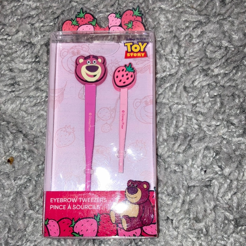 Tweezers